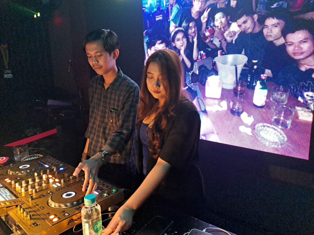 DJ Steeca Lee Hibur Pengunjung Kenzo Live Rajawali Palembang