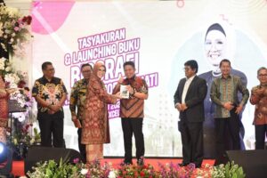 Herman Deru Harapkan Buku “Singa Betina Parlemen Bumi Sriwijaya” Jadi Inspirasi Bagi Para Wanita Sumsel