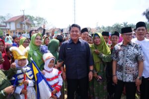 Hadiri Bersih Desa di Kabupaten OKU, Herman Deru  Dengar Langsung Keluhan Warga 