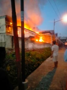 Kebakaran Di Palembang Hanguskan Rumah Dua Lantai