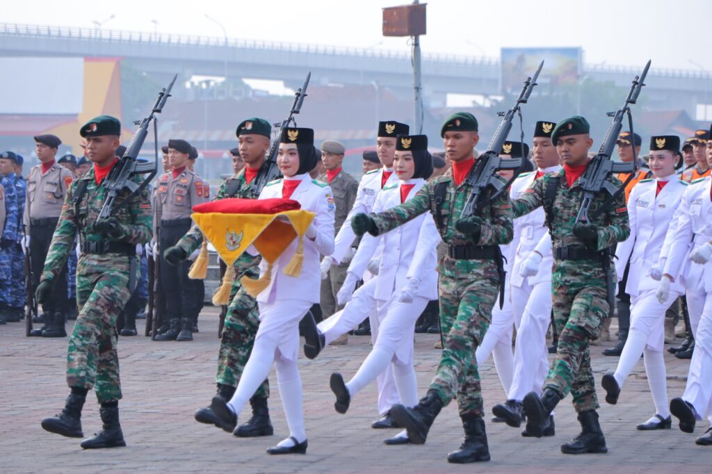 Pembawa Baki Bendera HUT RI Ke-78 Di Palembang Ajak Siswa Yang Lain Tekun Wujudkan Cita Cita