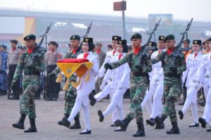 Pembawa Baki Bendera HUT RI Ke-78 Di Palembang Ajak Siswa Yang Lain Tekun Wujudkan Cita Cita