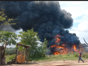 Gudang Minyak Mentah Ilegal Hangus Terbakar