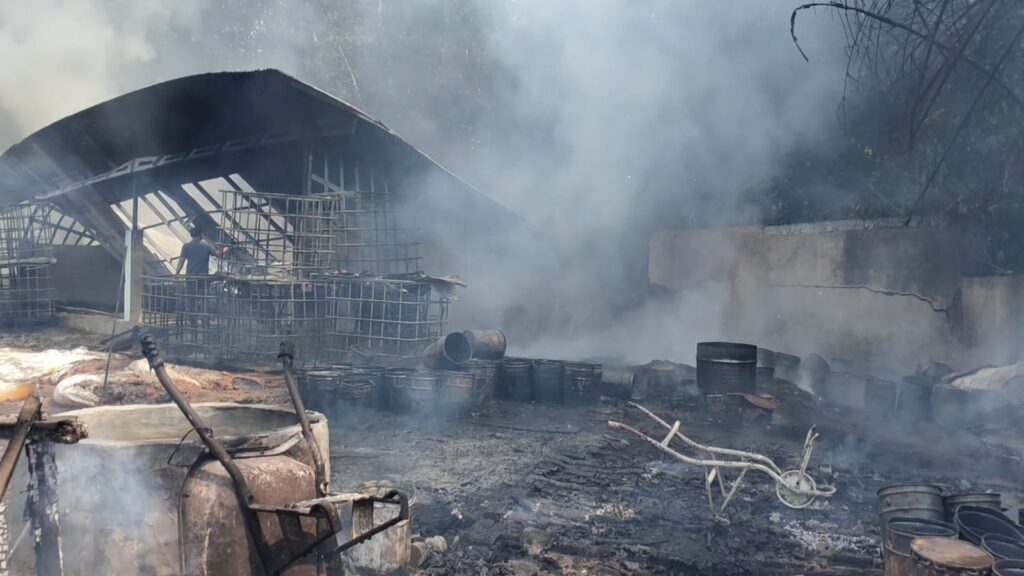 Gudang Penimbunan Minyak Jelantah Hangus Dilalap Si Jago Merah