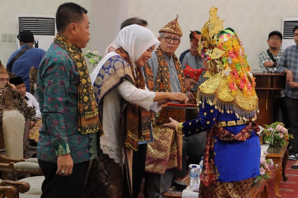 Fitrianti Agustinda Resmi Dilantik Menjadi Ketua FOKKU Palembang