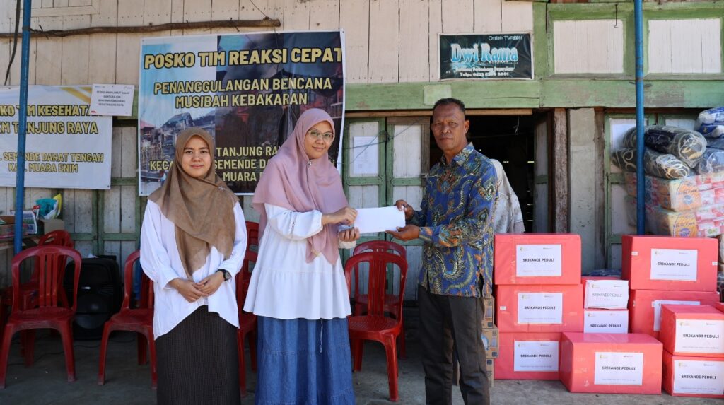 Srikandi Bukit Asam Salurkan Bantuan untuk Korban Kebakaran di Desa Tanjung Raya