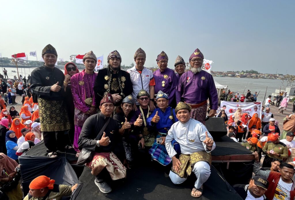 Anies Baswedan Diangkat Jadi Kerabat Kesultanan Palembang Darusalam