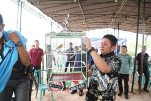 Herman Deru Ajak Pecinta Satwa  Lestarikan  Burung Asli Habitat  Sumsel Melalui Penangkaran