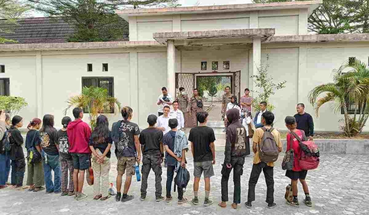 Resahkan Warga, Belasan Anjal Digelandang Satpol PP OI