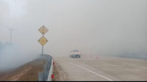 Api Makin Sulit Dipadamkan, Tol Palindra Tertutup Asap Tebal