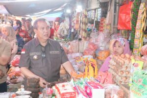 Jelang Natal, Pj. Bupati Pastikan Stabilitas Harga dan Stok Bahan Pokok Tersedia