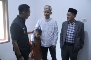Terima Program Bedah Rumah Baznas, Denny Haru Rumahnya Tak Berlantai Tanah Lagi