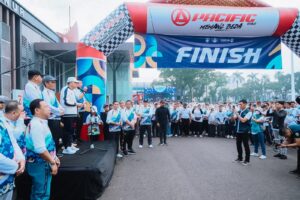 Pj Gubernur Agus Fatoni Lepas Ribuan Peserta Jalan Sehat HUT KORPRI