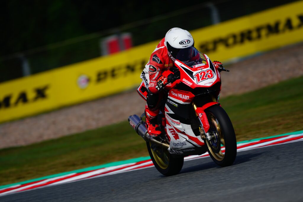 Dua pebalap Astra Honda Bersaing Rebut Gelar Juara Asia