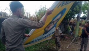 Bawaslu Ogan Ilir Turunkan APK Yang Bertebaran Di Sisi Jalan lintas