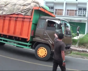 Warga OKU Hadang Angkutan Batubara