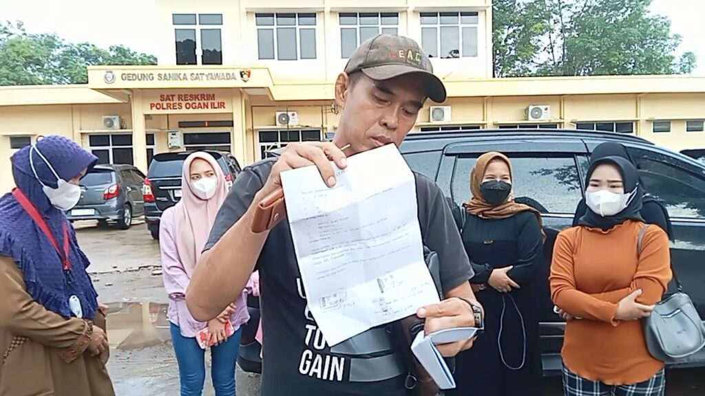 Tertipu Arisan Bodong, Puluhan Emak Emak Datangi Polres OI
