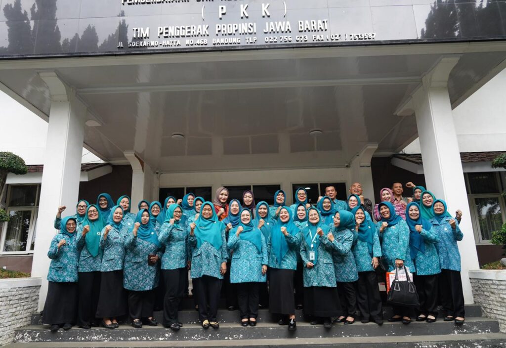 Pj Ketua TP PKK Sumsel Tyas Fatoni Tinjau Gerakan Keluarga Indonesia dan Posyandu di Jawa Barat