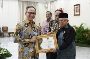 OJK Raih Predikat Badan Publik Informatif Terbaik 2023