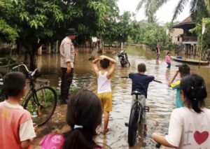 Polsek Muara Kuang Imbau Warga Waspada Dengan Curah Hujan