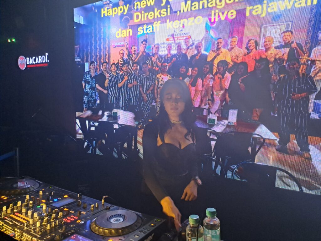 Resign Dari Kantor, Dj Queen Smith Nikmati Profesi NgeDjnya