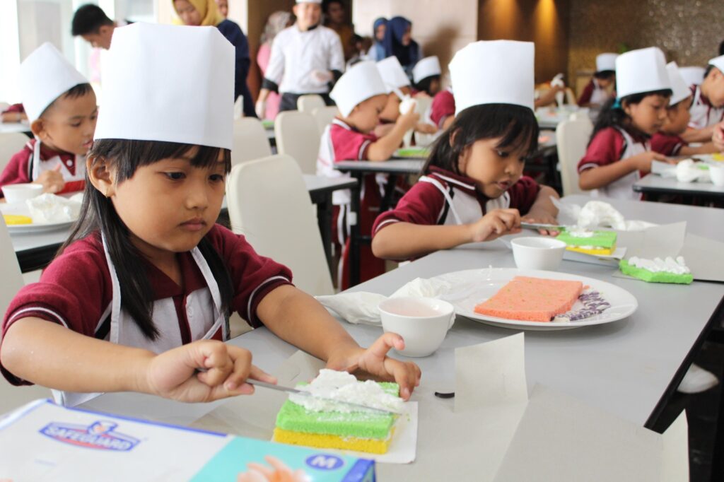 Santika Buka Cake Decorating Class for Junior Chef