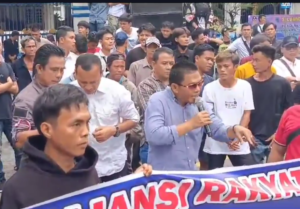 Dinilai Kinerjanya Nyeleneh, Pj Bupati Lahat Di Demo Warga