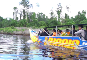 Logistik Pemilu Di OKI Arungi Sungai