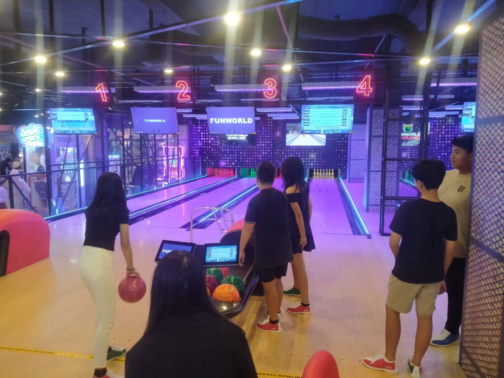 Tarik Antuasias Warga, PIM Hadirkan Wahana Fun World Bowling