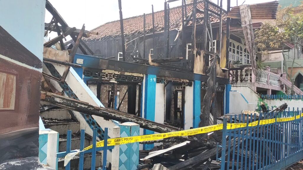 Tahu Wanita Yang Dicinta Telah Menikah, Pria Ini Nekat Bakar Rumah Pujaan Hati