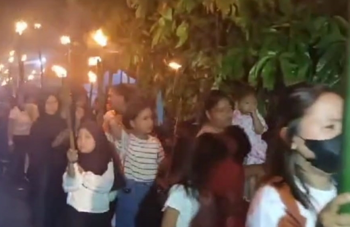 Pawai Obor Semarakkan Penyambutan Radan Di Desa Ulak Jermun OKI