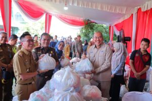 Ratu Dewa Hadiri Program Operasi Pasar dan Pangan Murah Kejati Sumsel