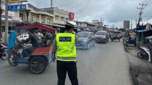 Urai Kepadatan Kendara Di Jalintim  Polres OI Alihkan Pengendara Ke Jalur Alternatif