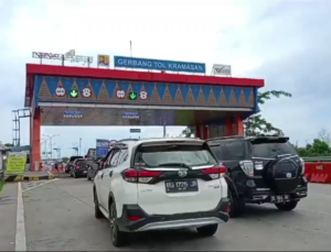 Gerbang Tol Kramasan Mulai Di Padati Kendaraan