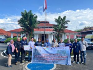 SKK Migas – KKKS Salurkan Bantuan Bencana Banjir – Longsor di Sumatera Barat