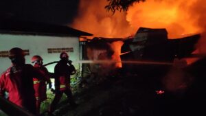 12 Unit Rumah Dinas TNI AD Di Palembang Hangus Terbakar