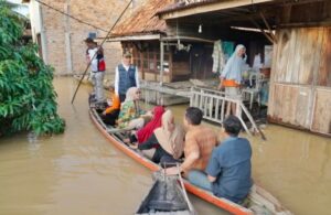 Wakil Bupati Ogan Ilir Tinjau Banjir di kecamatan Muara Kuang