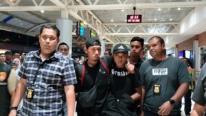 Inilah Wajah Otak Pelaku Pembunuhan Karyawan Koperasi Saat Tiba Palembang