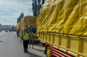 Satlantas Polres OI Tindak Pengemudi Truk Yang Over Load