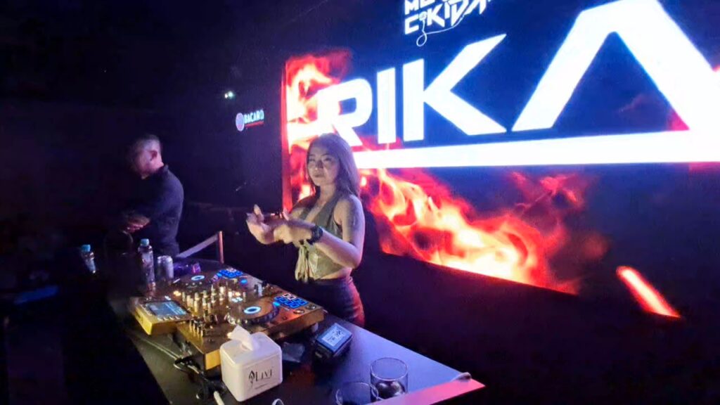 DJ Rika Sukses Hibur Pengunjung Kenzo Live Palembang