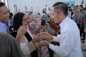 Ratu Dewa Hadiri Pembinaan Ketua RT dan RW Se Kecamatan Illr Barat Dua