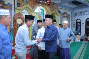 Jemput Berkah di Bulan Muharram Ratu Dewa Berbagi Kebahagiaan Dengan Anak Yatim