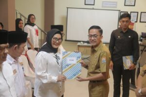 Ratu Dewa Berikan Arahan Kepada 68 RT Dan 19 RW Kecamatan Jakabaring