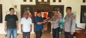 Polsek Pangkalan Lampan Menerima Serahan Senpira Dari Sekdes Air Rumbai