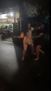 Dua Pemandu Karaoke Duel Rebutan Tamu