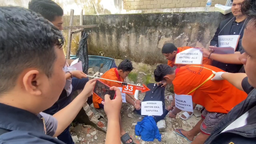Polisi Rekonstruksikan 45 Adegan Pembunuhan Karyawan Koperasi Di Palembang