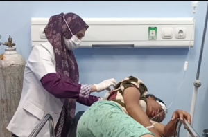 Pasal Ayam, Tetangga Saling Tikam