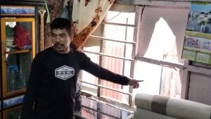 Tertidur Nyenyak Rumah Bambang di Santorini Maling