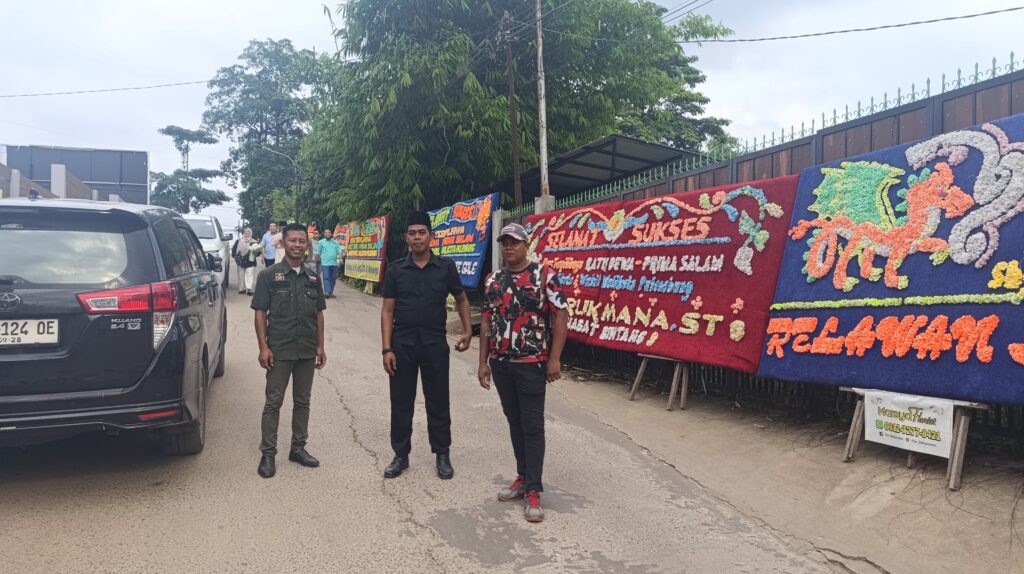 Menang Quick Count, Rumah Ratu Dewa Dibanjiri Papan Bunga Ucapan Selamat