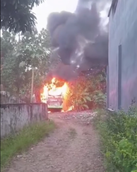 Bus Terbakar, Satu Orang Tewas